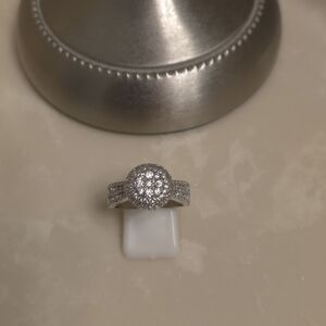 Elegant Silver Women's Ring Size 9
